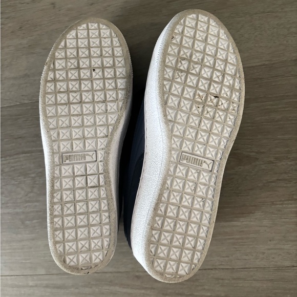 Navy Blue Size 8 Puma Suede Sneakers - Picture 3 of 5